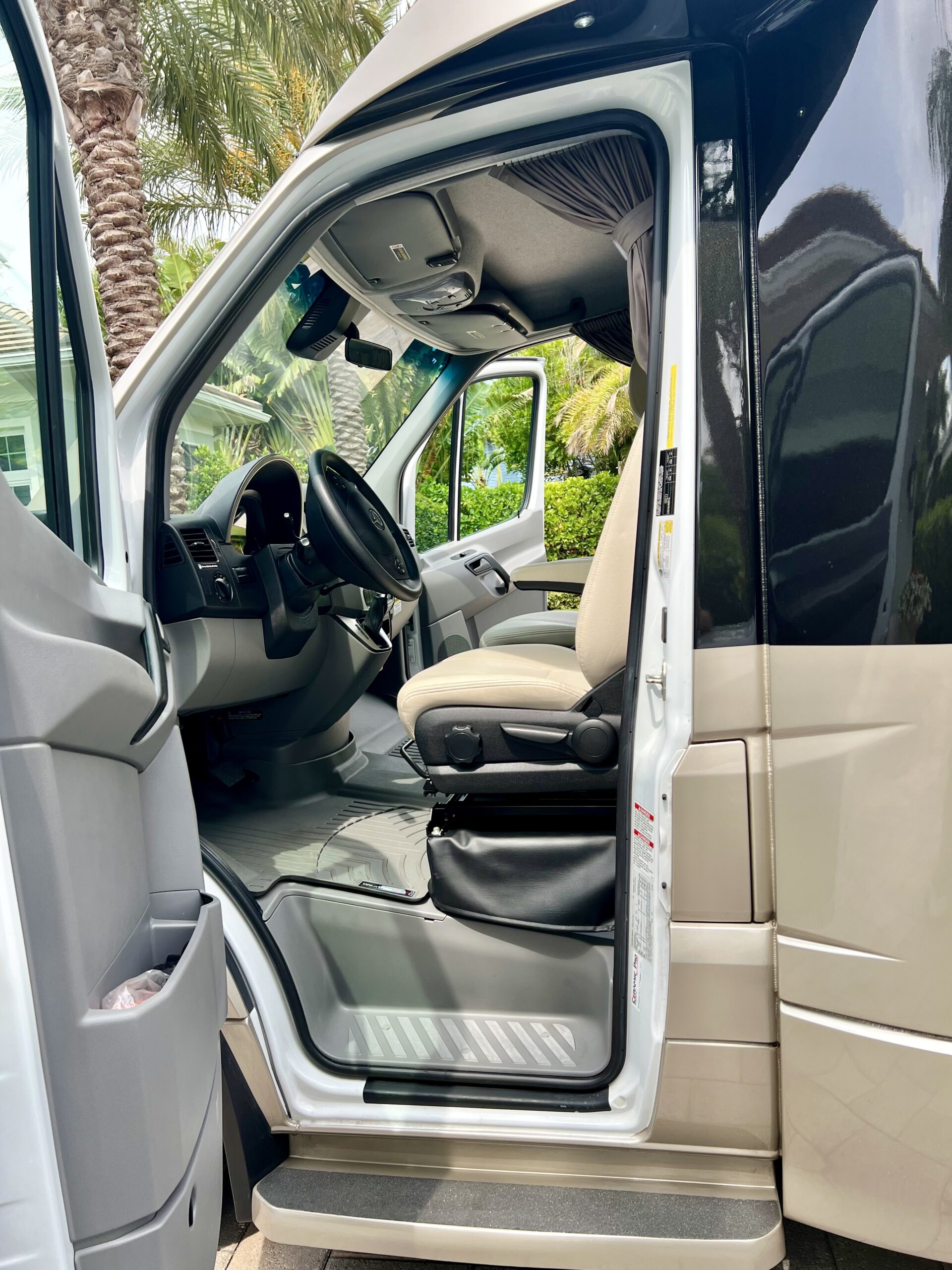 Florida RV listing on a laptop showing zero inquiries after 60 days